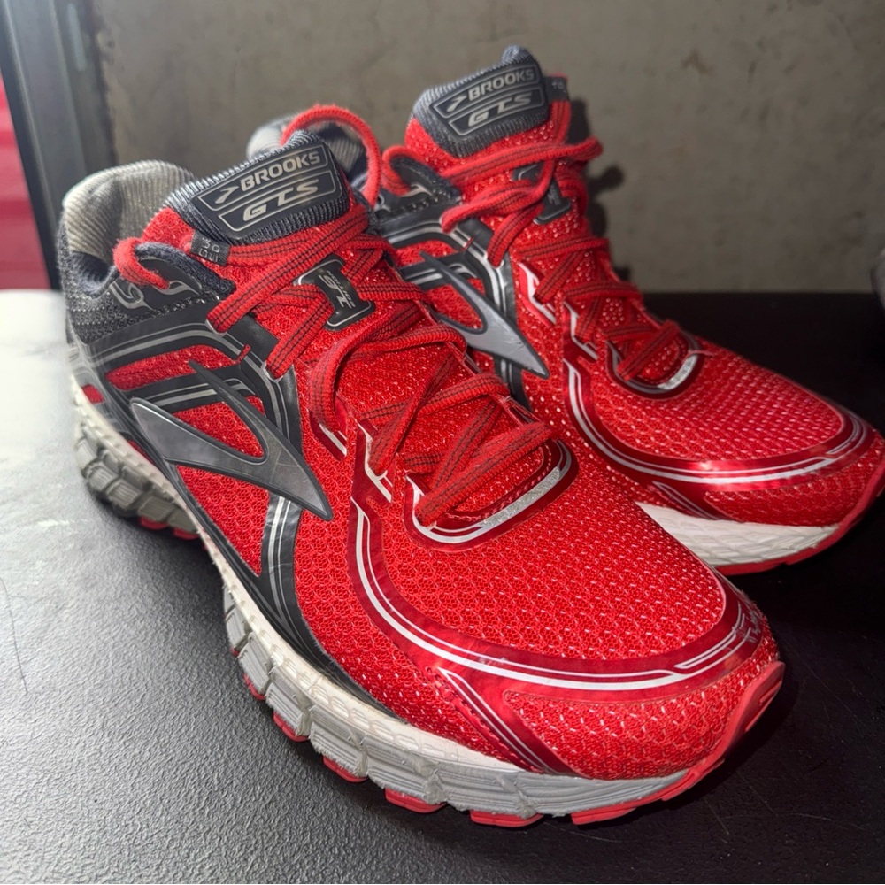 Brooks Men's Red and Black Athletic Shoes